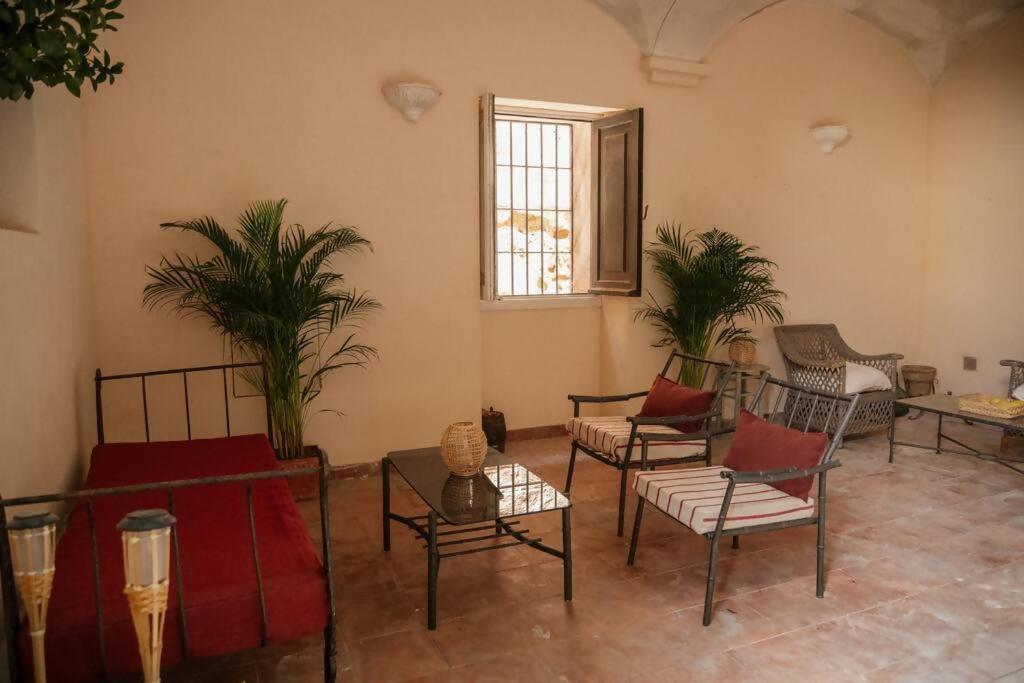 Ferienwohnung Casa Aguila Casco Antiguo Patio Privado Caces Exterior foto
