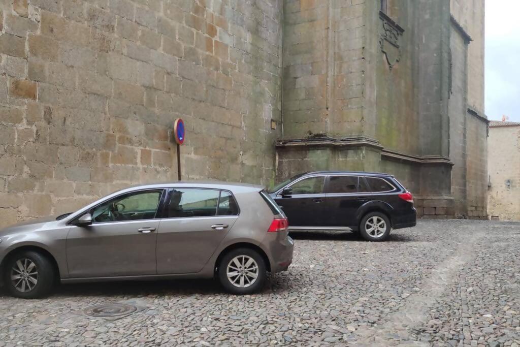 Ferienwohnung Casa Aguila Casco Antiguo Patio Privado Caces Exterior foto