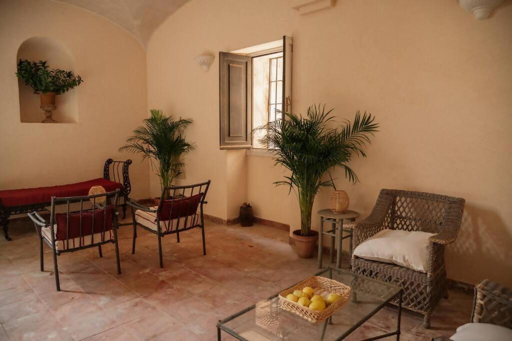 Ferienwohnung Casa Aguila Casco Antiguo Patio Privado Caces Exterior foto